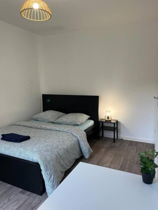 Appartement F2 De Haut Standing En Hypercentre Avec Jardin Prive A 270 M De La Gare De Mantes ! ภายนอก รูปภาพ