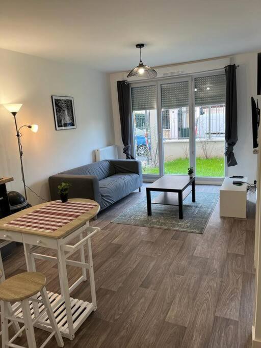 Appartement F2 De Haut Standing En Hypercentre Avec Jardin Prive A 270 M De La Gare De Mantes ! ภายนอก รูปภาพ