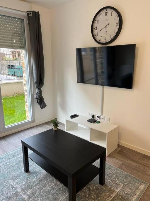 Appartement F2 De Haut Standing En Hypercentre Avec Jardin Prive A 270 M De La Gare De Mantes ! ภายนอก รูปภาพ