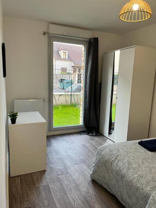 Appartement F2 De Haut Standing En Hypercentre Avec Jardin Prive A 270 M De La Gare De Mantes ! ภายนอก รูปภาพ