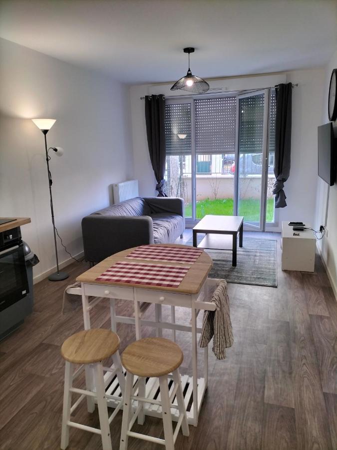 Appartement F2 De Haut Standing En Hypercentre Avec Jardin Prive A 270 M De La Gare De Mantes ! ภายนอก รูปภาพ