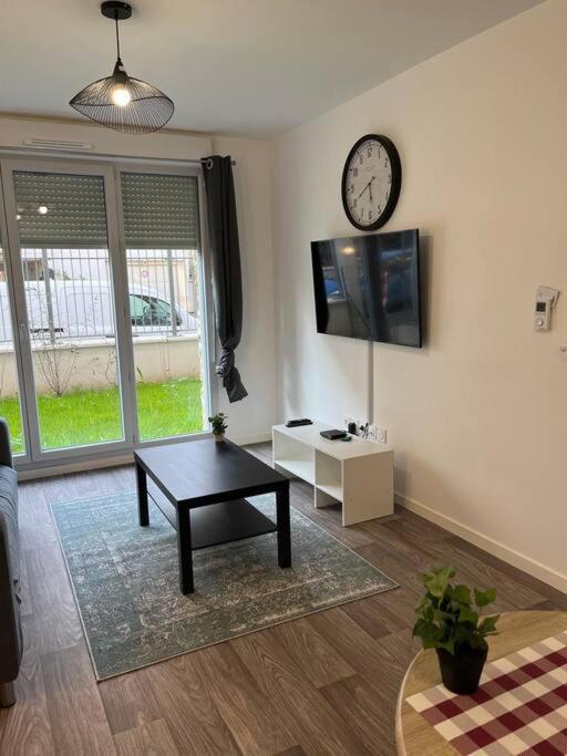 Appartement F2 De Haut Standing En Hypercentre Avec Jardin Prive A 270 M De La Gare De Mantes ! ภายนอก รูปภาพ